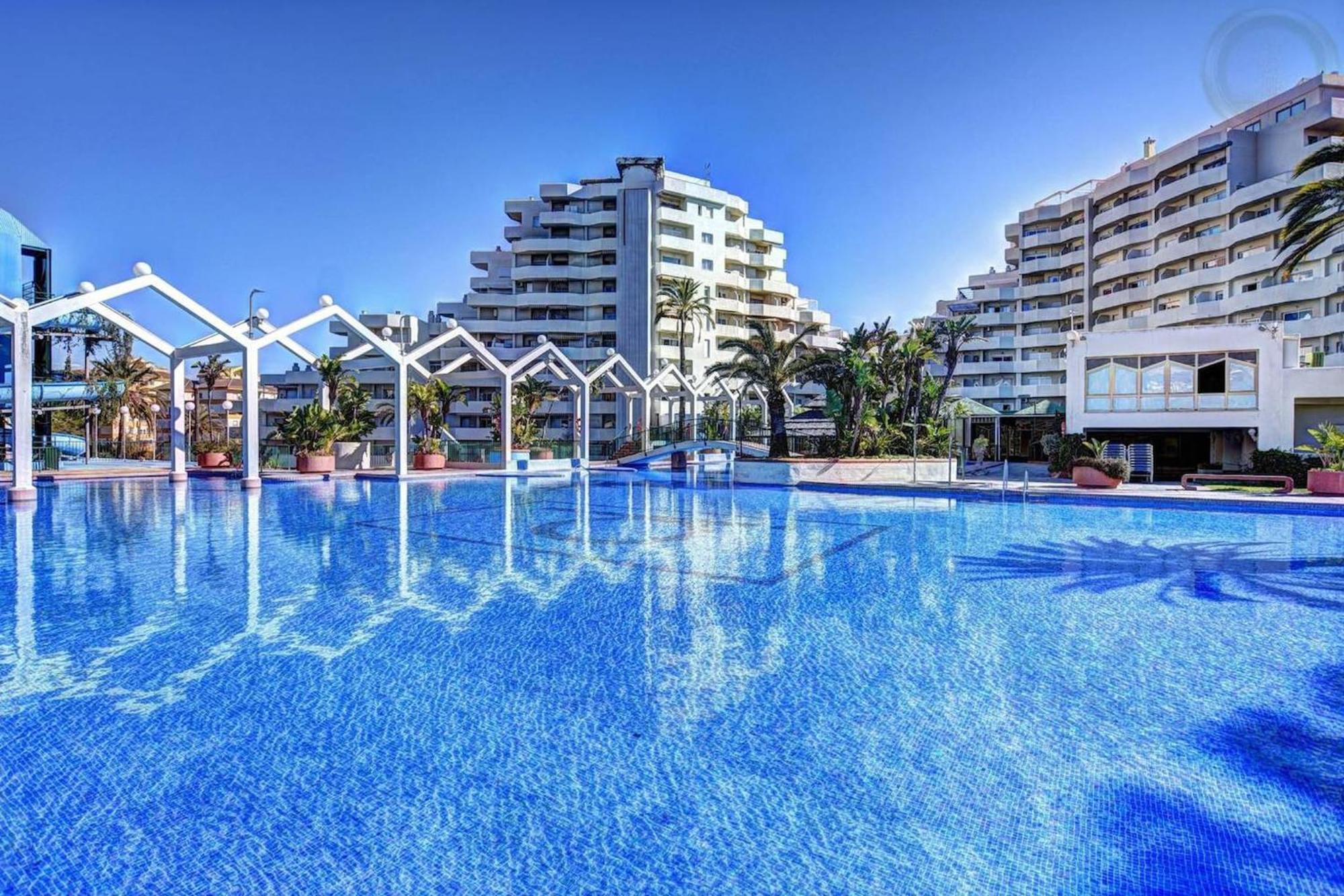 Lejlighed Benalbeach Front